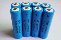 锂电池威胁不可避免 铅蓄电池生存空间遭挤压！
